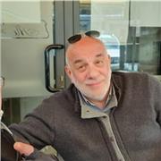 Laureato in giurisprudenza, trentennale esperienza come Dirigente Aziendale disponibile per lezioni di italiano e storia